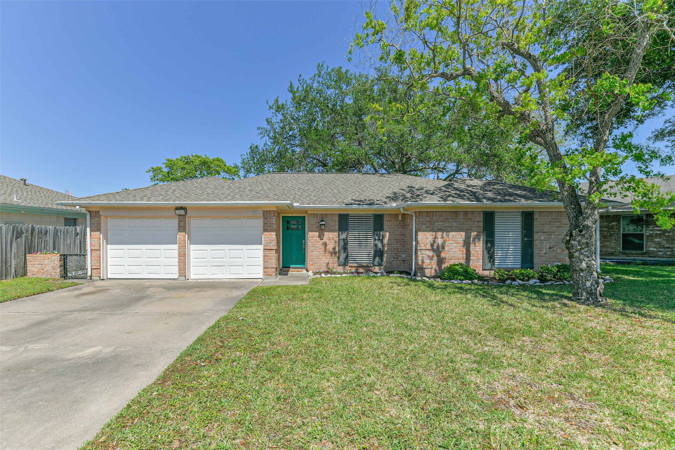 2512 Azalea Court Galveston TX 77551