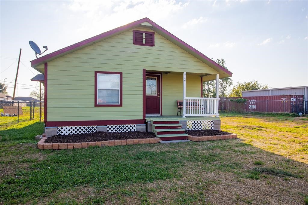 312 N 8th Street La Porte TX 77571