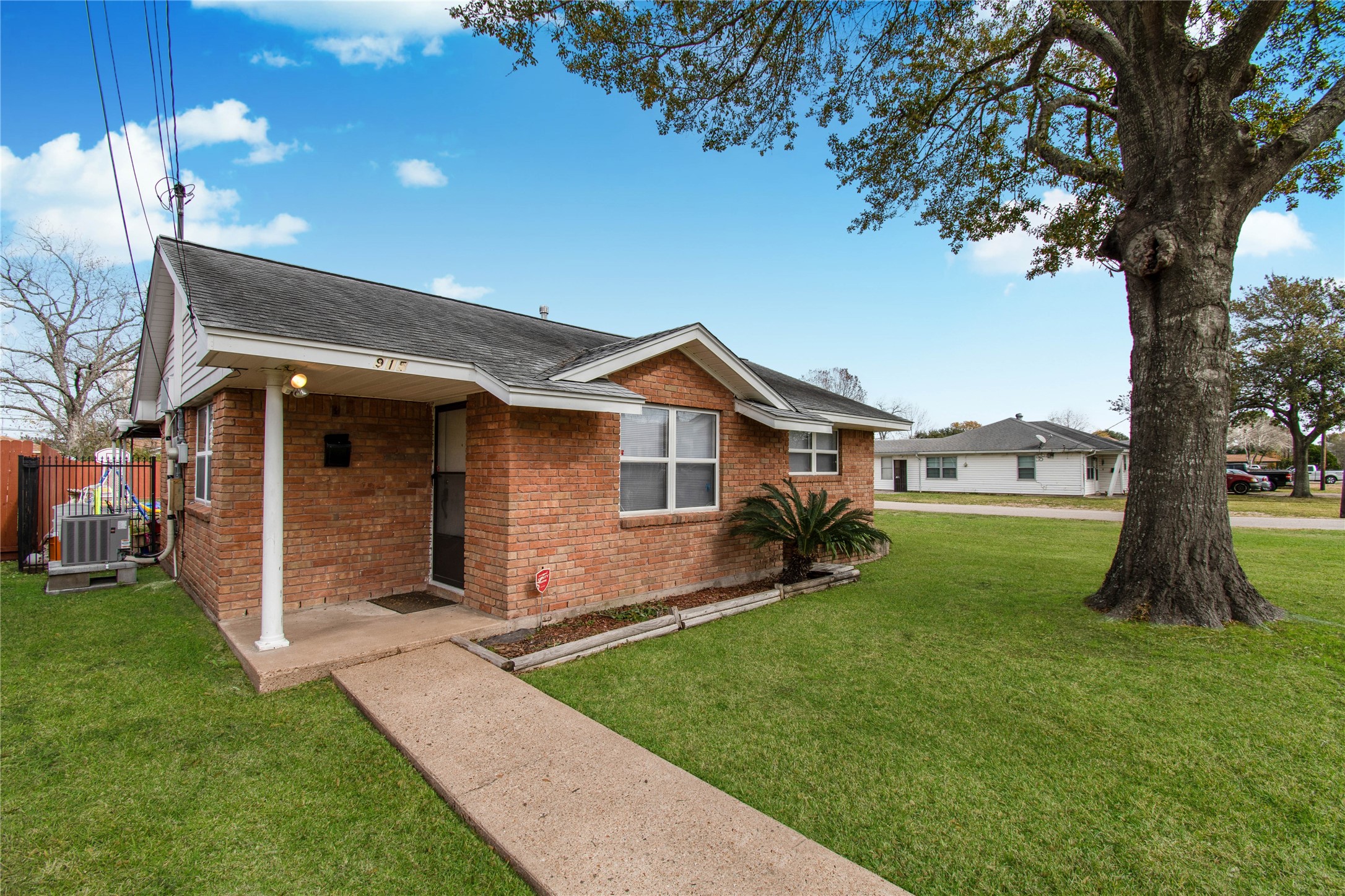915 Avenue K South Houston TX 77587