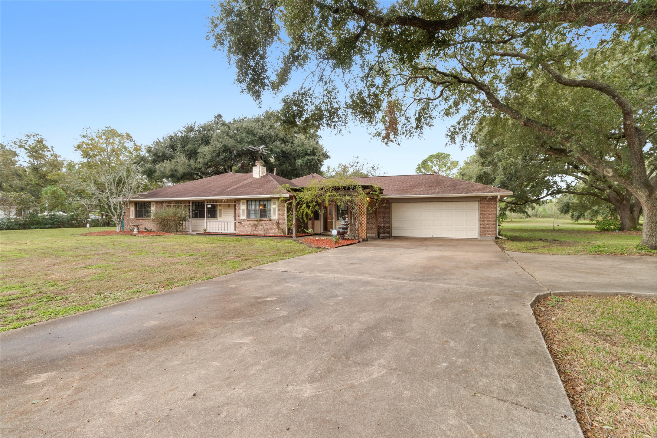 8401 Thompson Road Highlands TX 77562