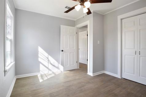 407 N Amthor Street Bellville TX 77418
