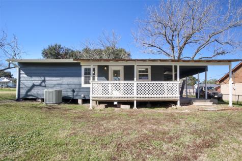 407 N Amthor Street Bellville TX 77418