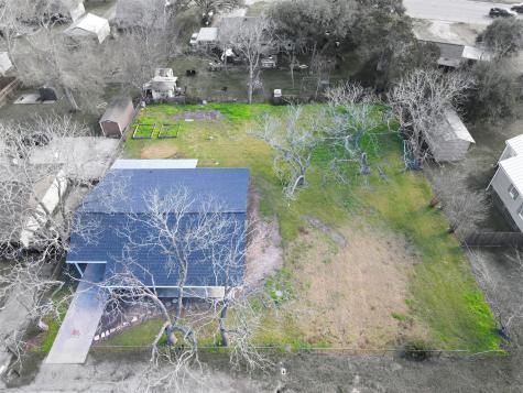 407 N Amthor Street Bellville TX 77418