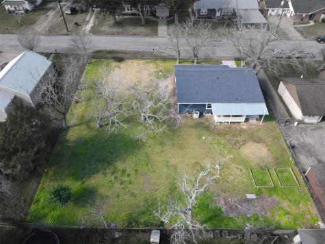 407 N Amthor Street Bellville TX 77418