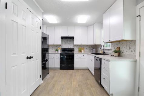 407 N Amthor Street Bellville TX 77418