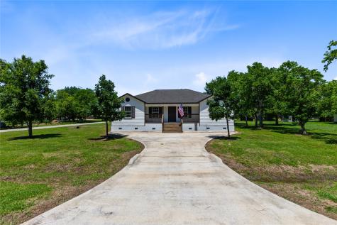 1407 Avenue K Danbury TX 77534