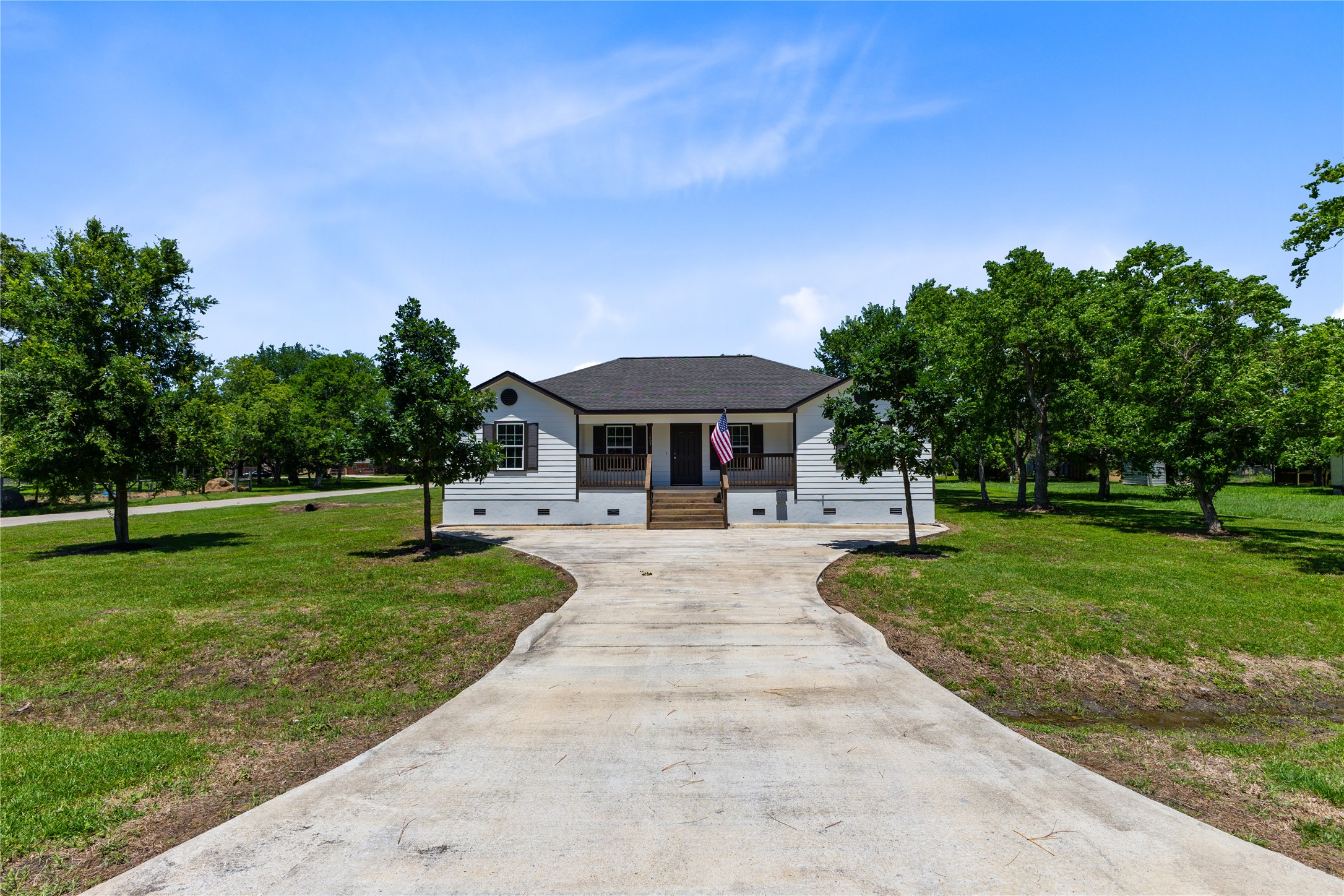 1407 Avenue K Danbury TX 77534