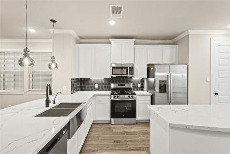 3022 Tres Olivos Drive Houston TX 77047
