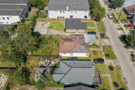 919 Lawrence Street Houston TX 77008
