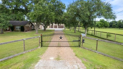 3911 N Elm Road Santa Fe TX 77517