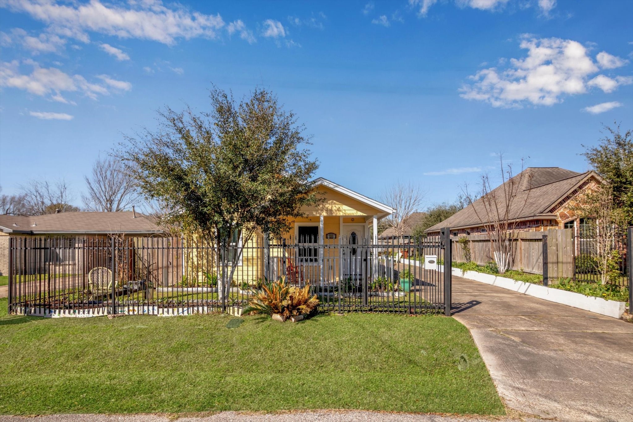 8324 Grandview Street Houston TX 77051