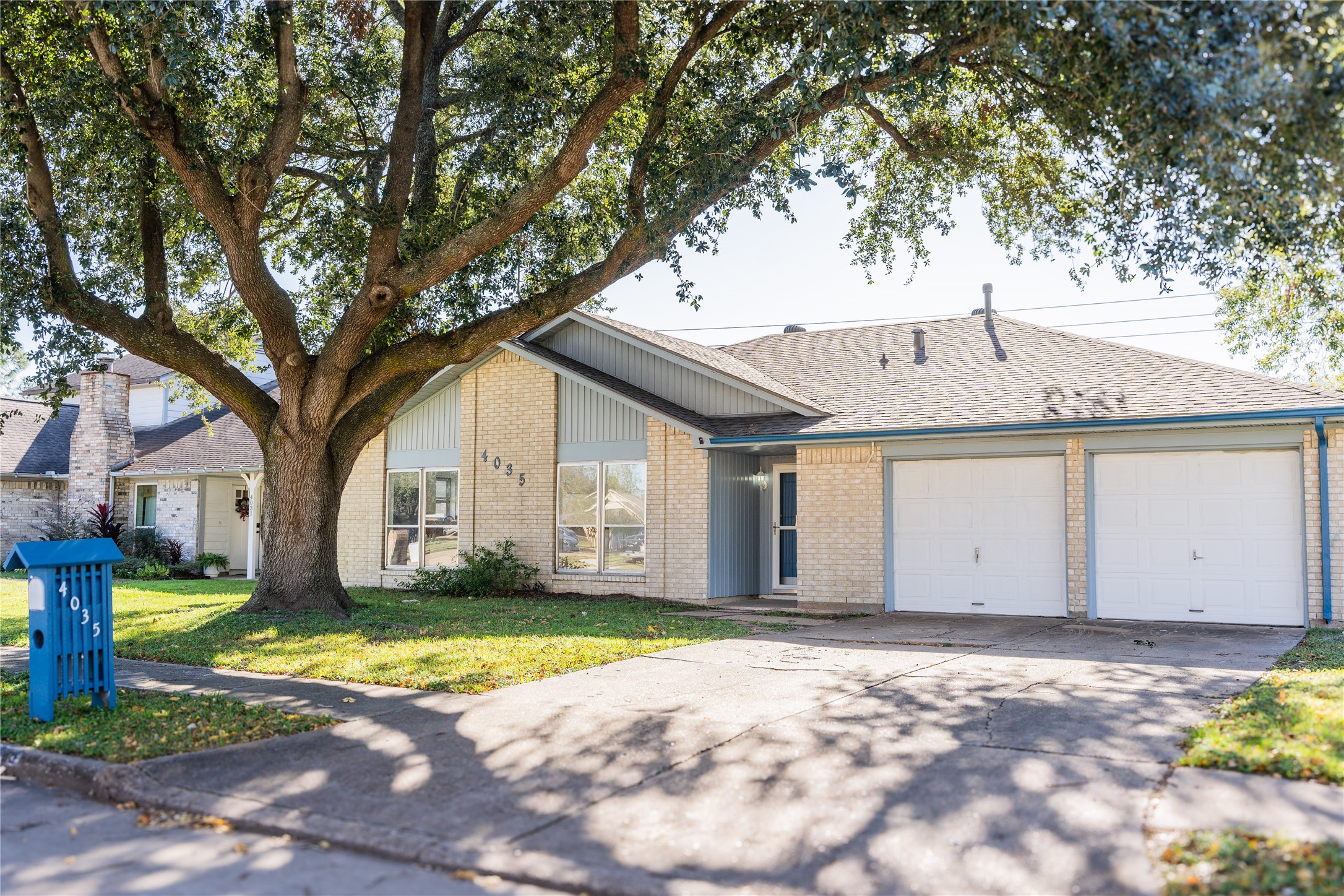 4035 Woodhollow Lane Pasadena TX 77504