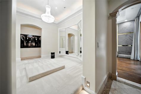 701 W Friar Tuck Lane Houston TX 77024