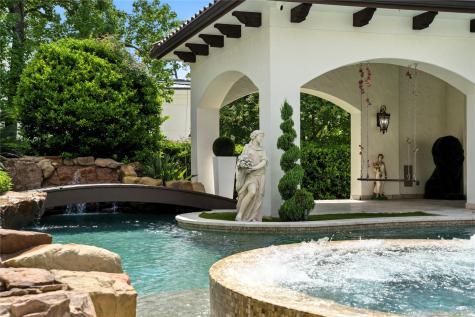 701 W Friar Tuck Lane Houston TX 77024