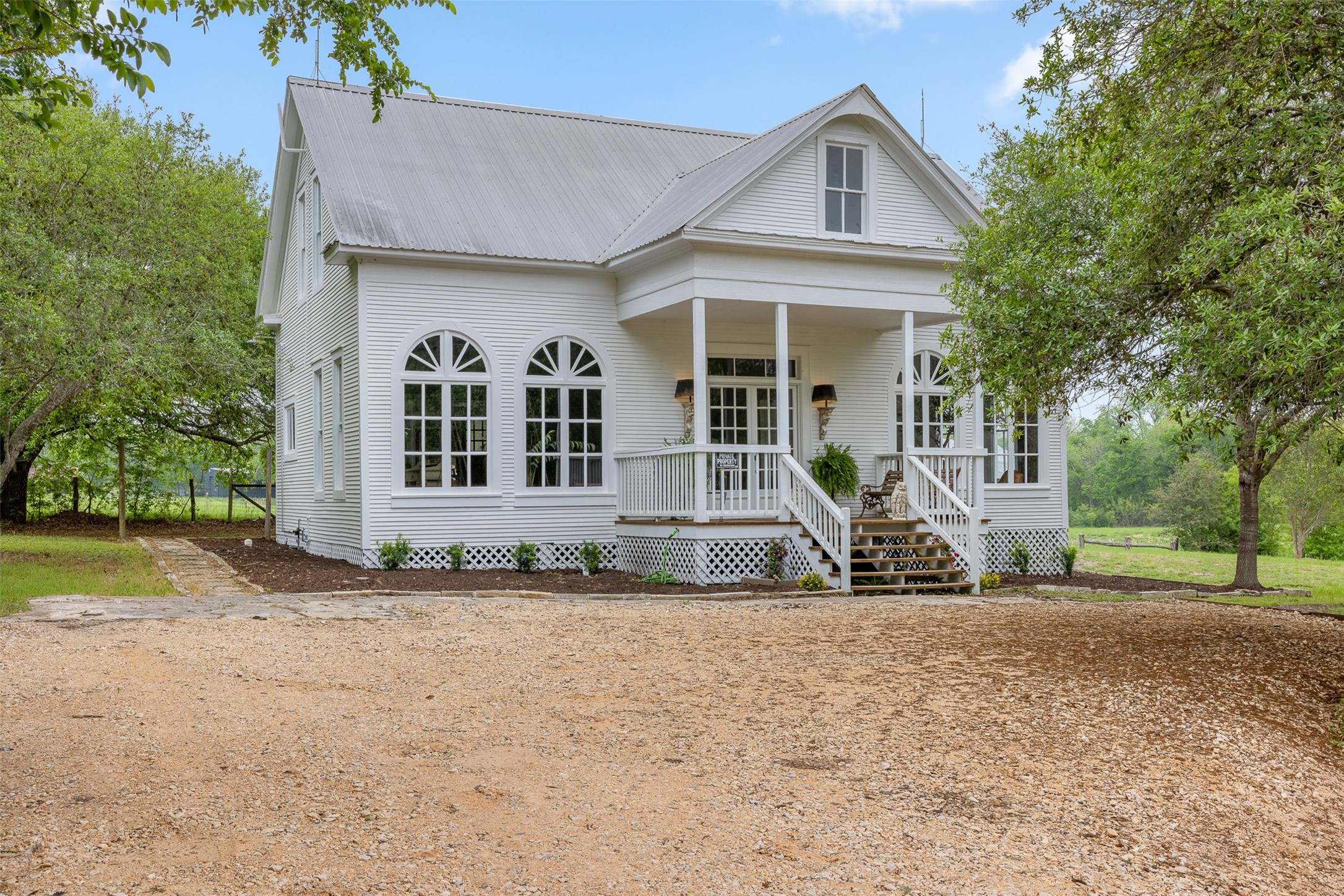 228 S Rusk Street Fayetteville TX 78940