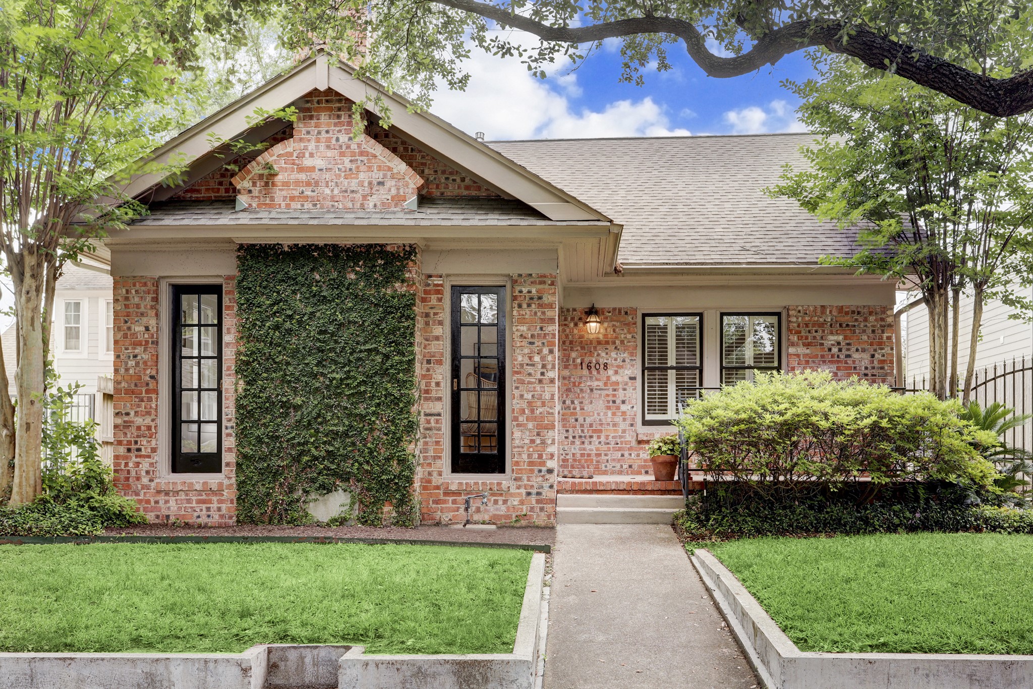 1608 Vassar Street Houston TX 77006