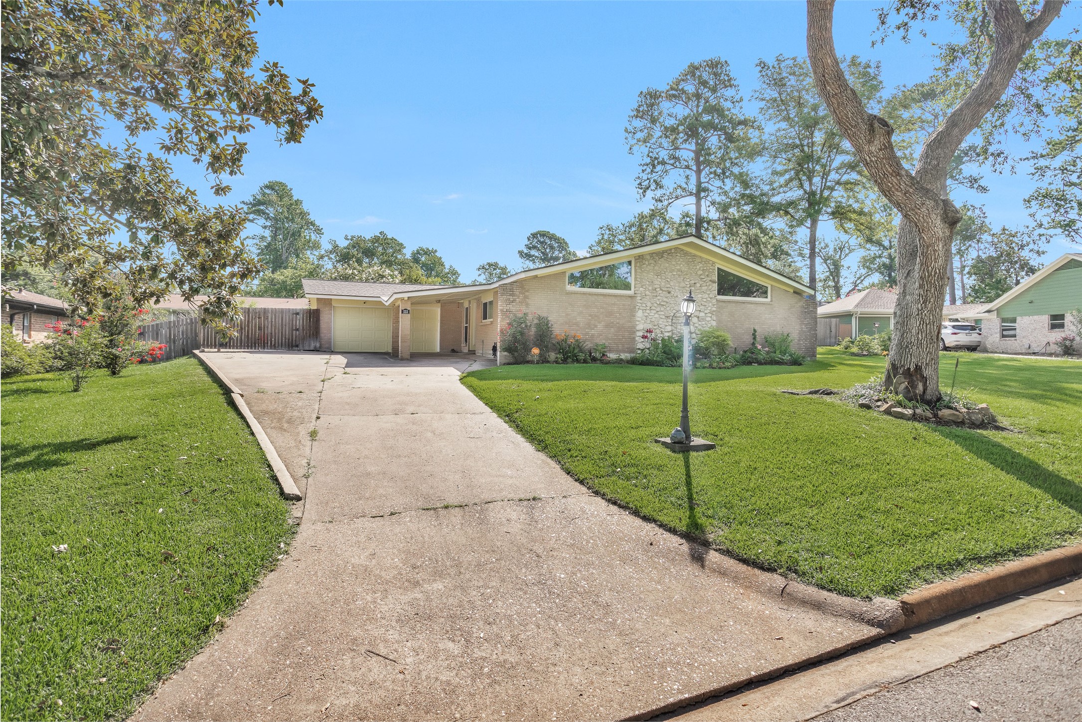 233 Willowbend Street Huntsville TX 77320