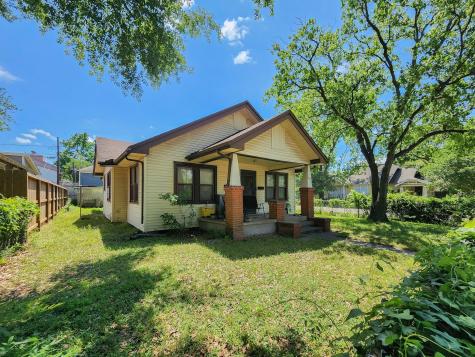 1040 W Cottage Street Houston TX 77009
