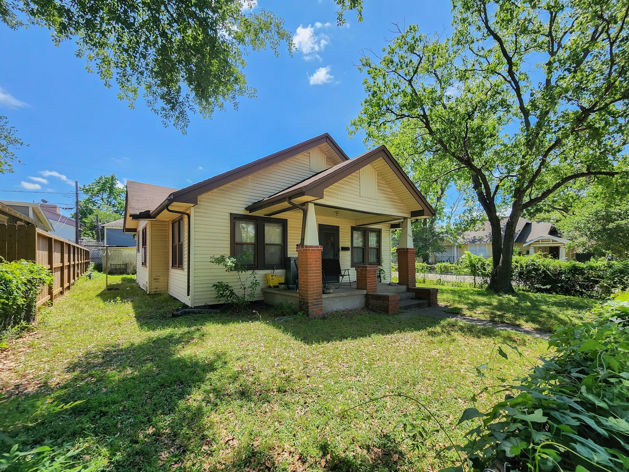 1040 W Cottage Street Houston TX 77009