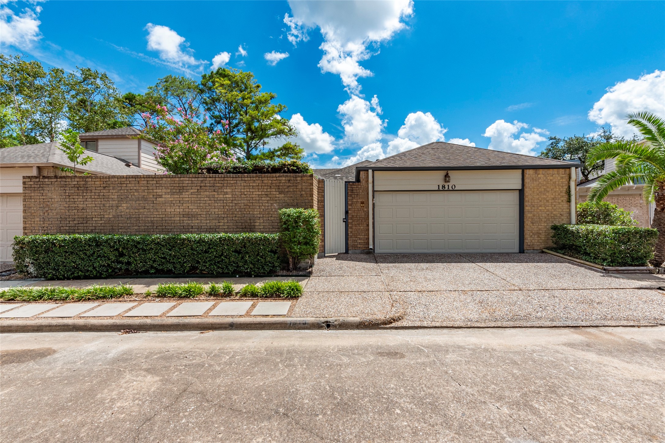 1810 Linfield Way Houston TX 77058