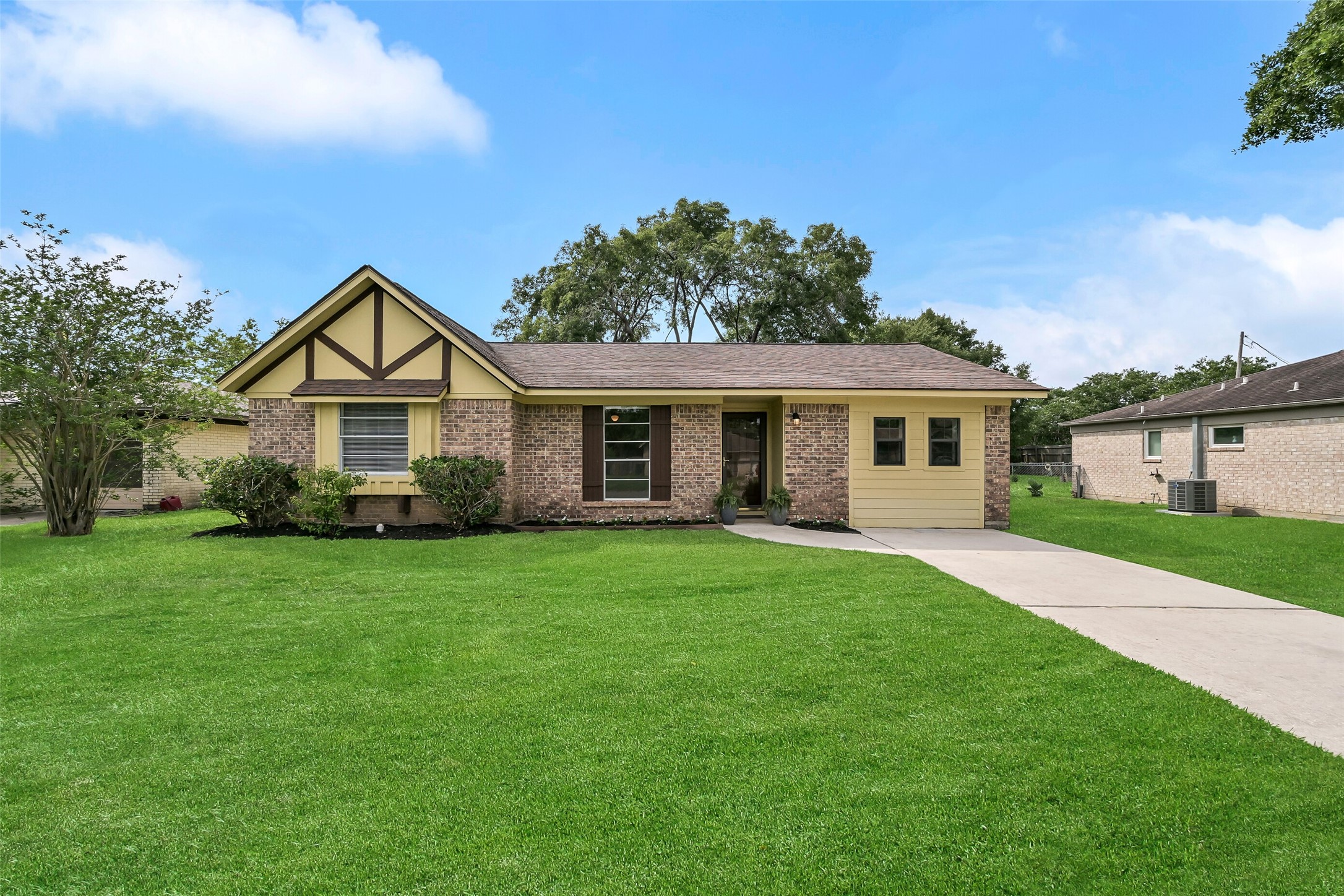108 Annette Lane Friendswood TX 77546