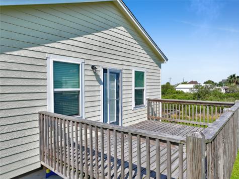 1120 N Monkhouse Drive Crystal Beach TX 77650