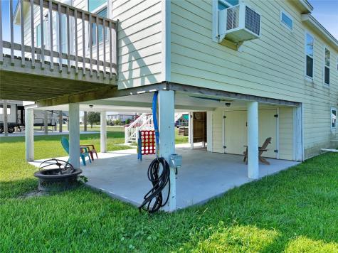 1120 N Monkhouse Drive Crystal Beach TX 77650