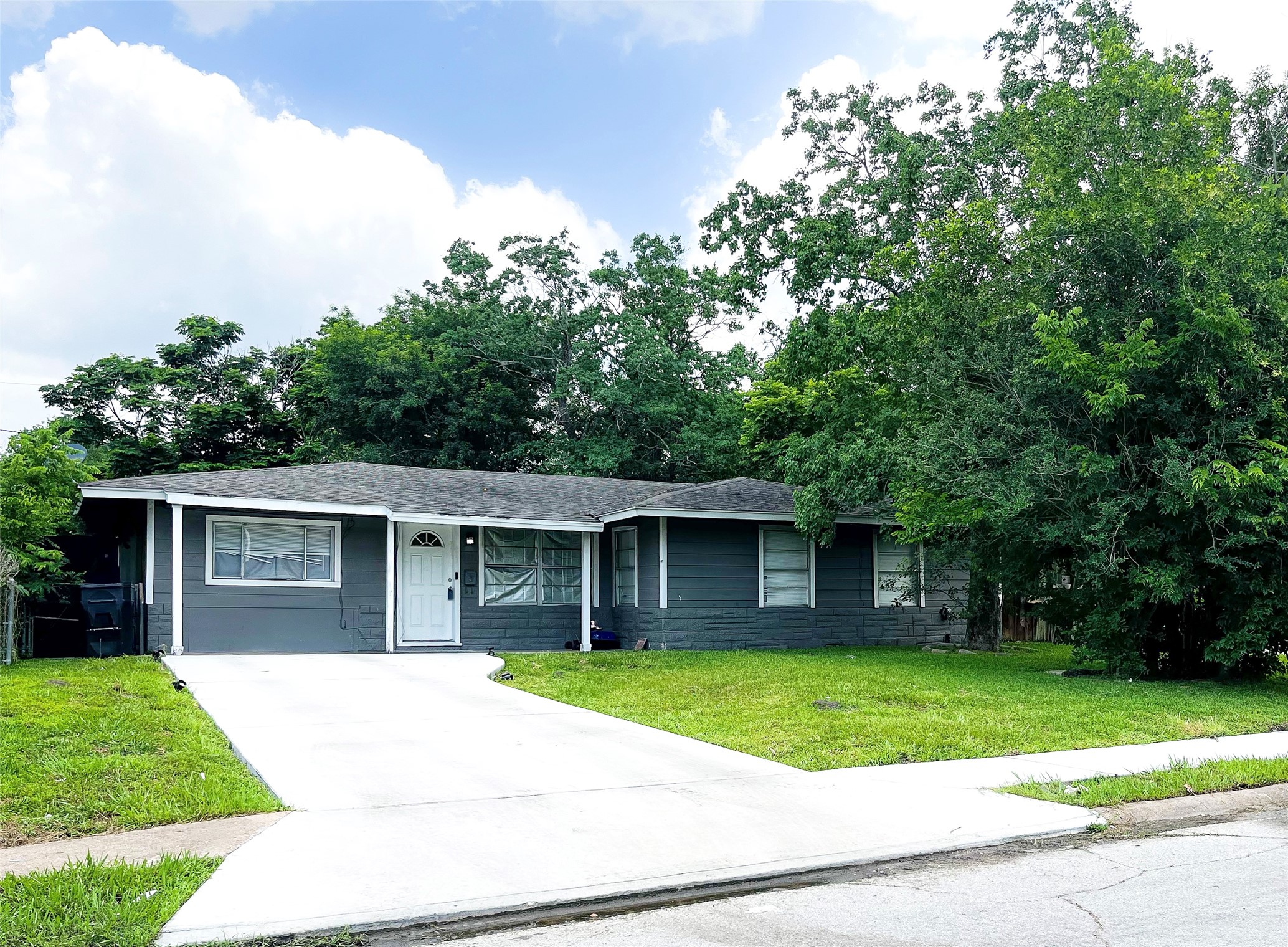 5711 Lyndhurst Drive Houston TX 77033