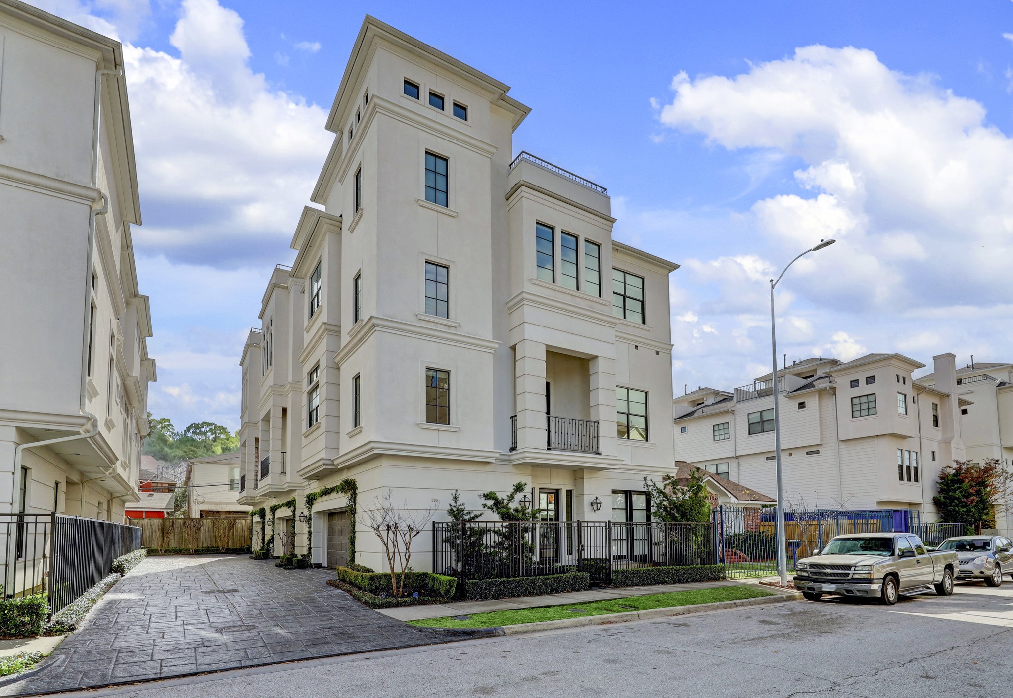 535 W Bell Street Houston TX 77019
