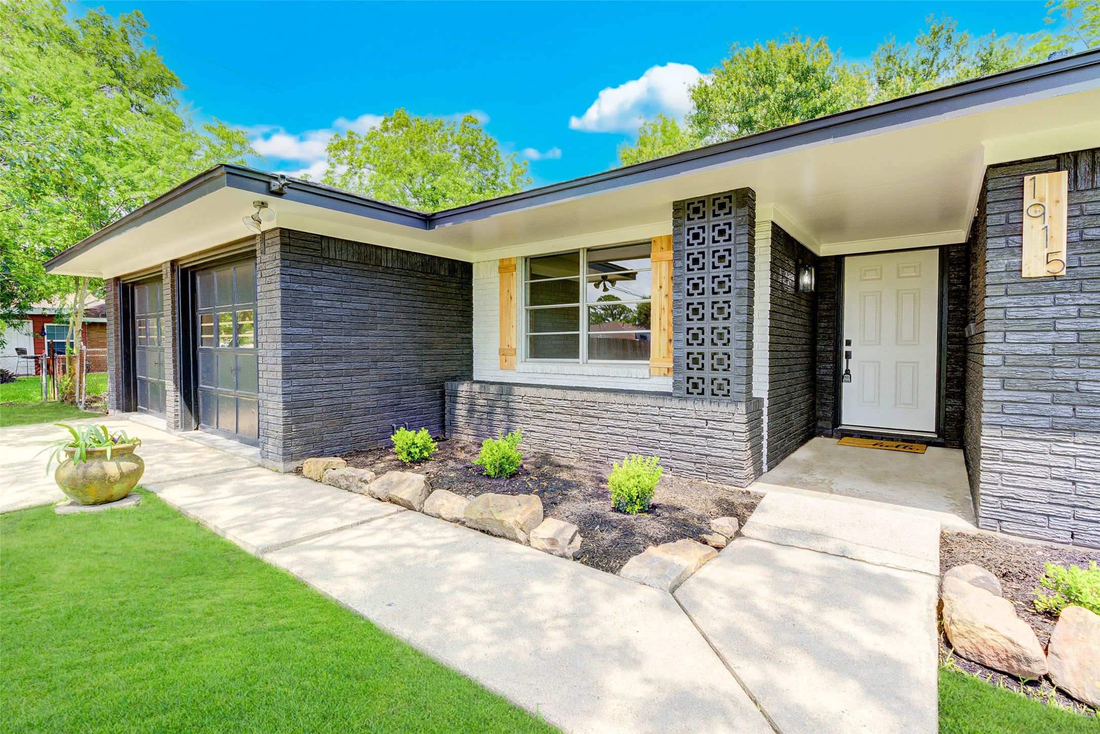 1915 Patricia Lane Pasadena TX 77502