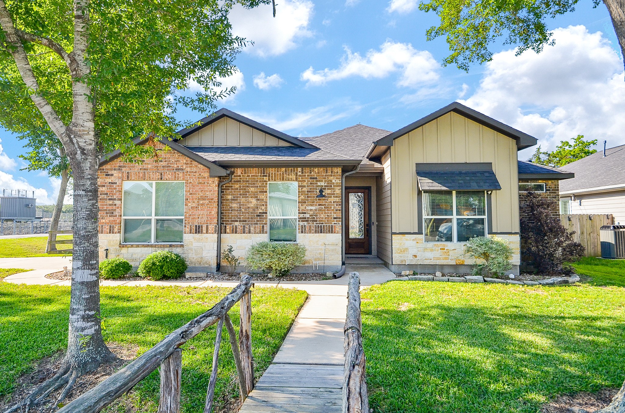 705 Seydler Street East Bernard TX 77435