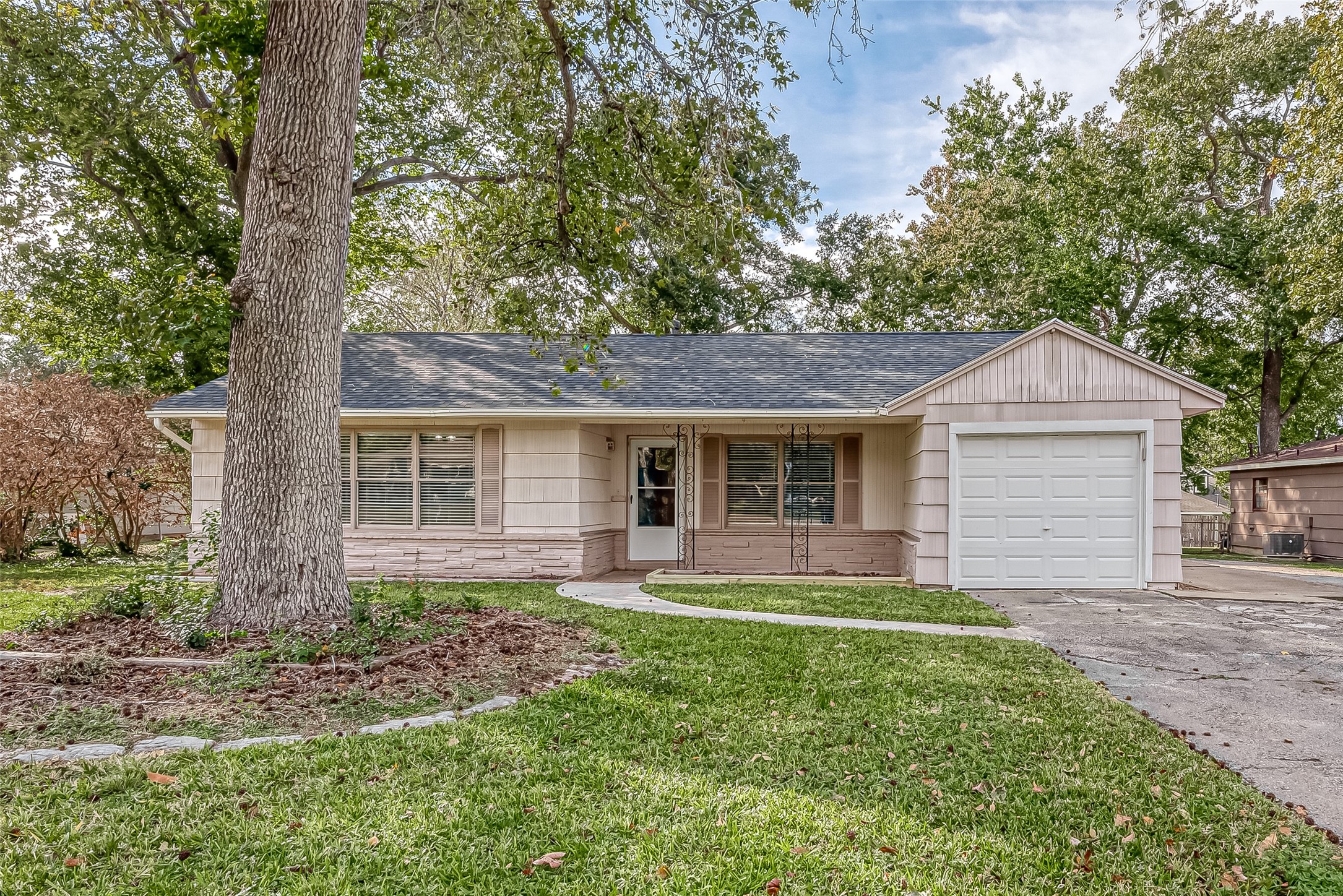 114 N Holly Drive Baytown TX 77520