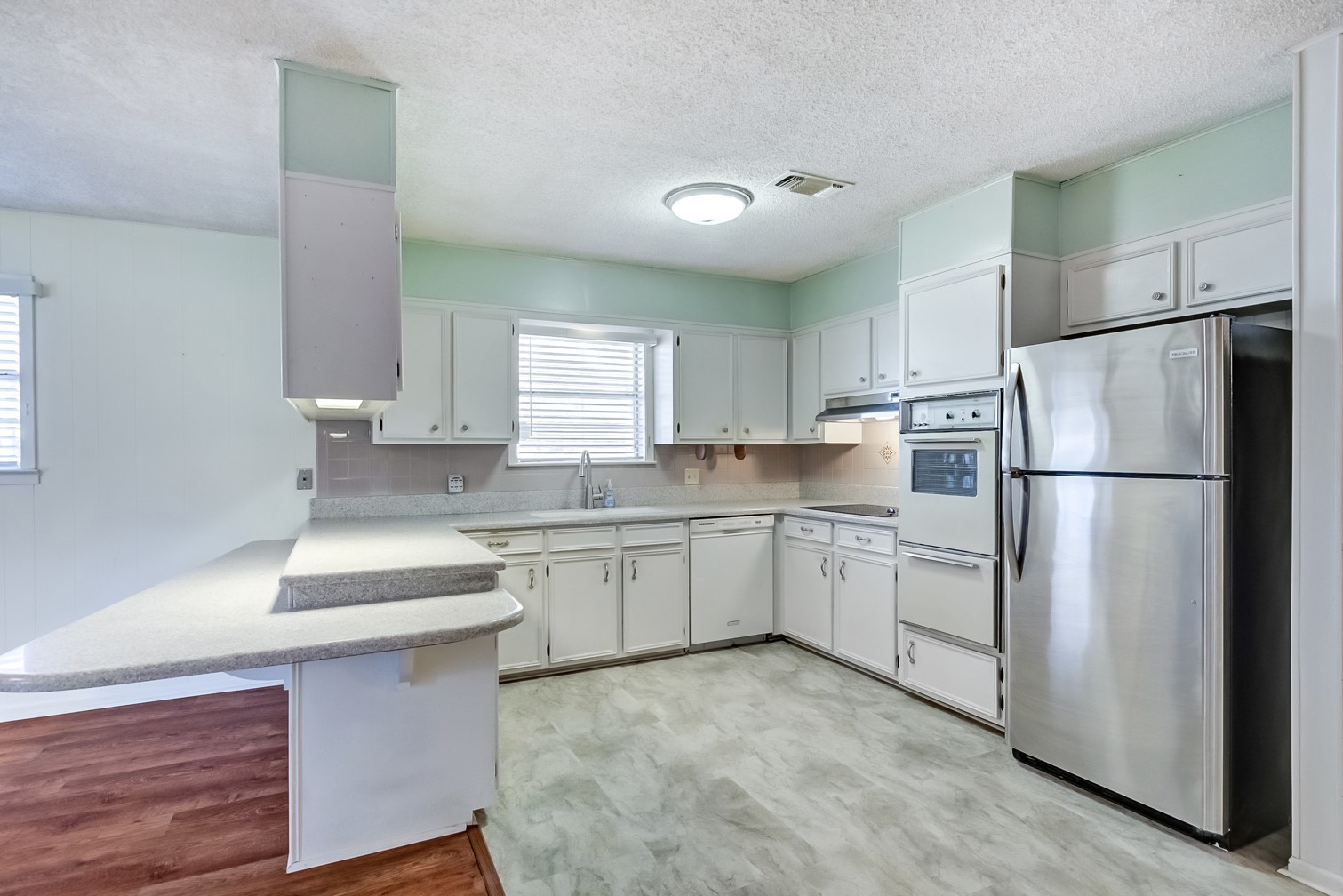 671 Ruth Lane Port Neches TX 77651
