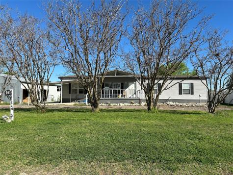 103 Elm Street Donie TX 75838