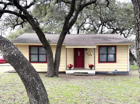 402 Hill Street Yoakum TX 77995