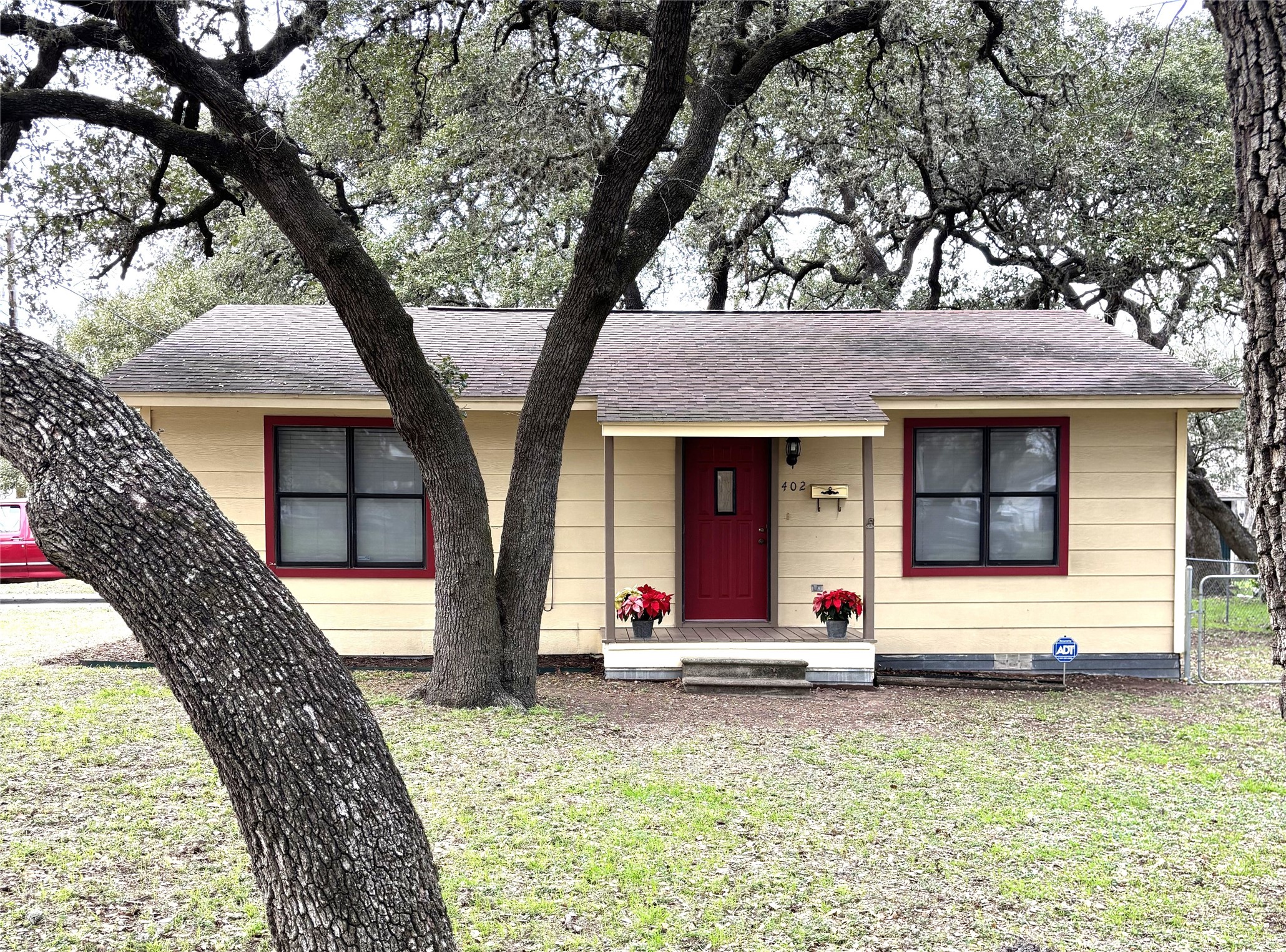 402 Hill Street Yoakum TX 77995