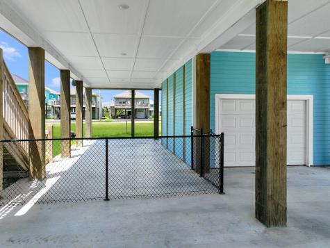 979 Fisherman Drive S Crystal Beach TX 77650