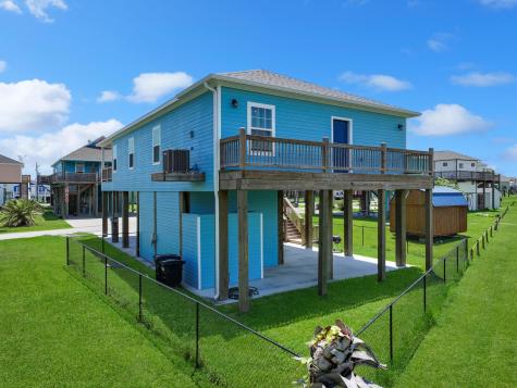 979 Fisherman Drive S Crystal Beach TX 77650