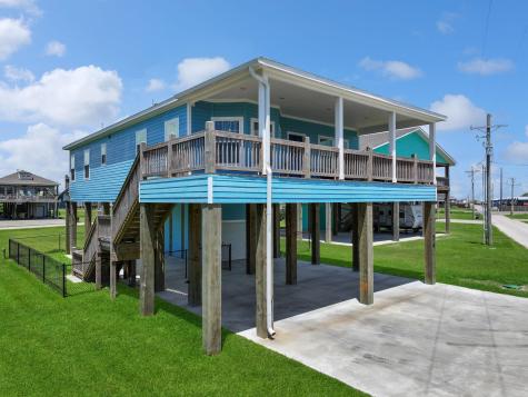 979 Fisherman Drive S Crystal Beach TX 77650