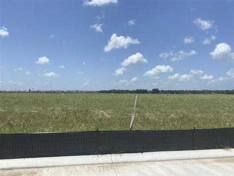 12043 Lake View Boulevard Mont Belvieu TX 77523