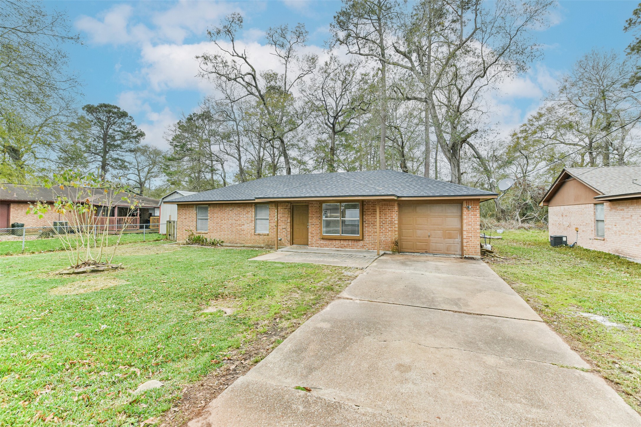 1204 S Holly Avenue Cleveland TX 77327