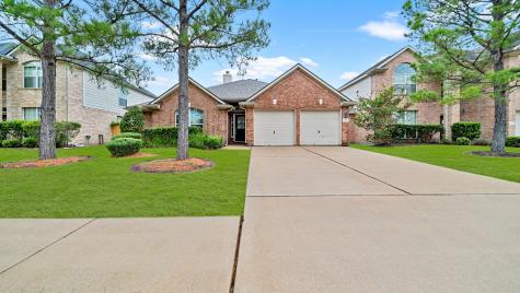 2208 Drake Falls Drive Pearland TX 77584