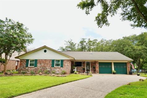 912 Marys Court Friendswood TX 77546