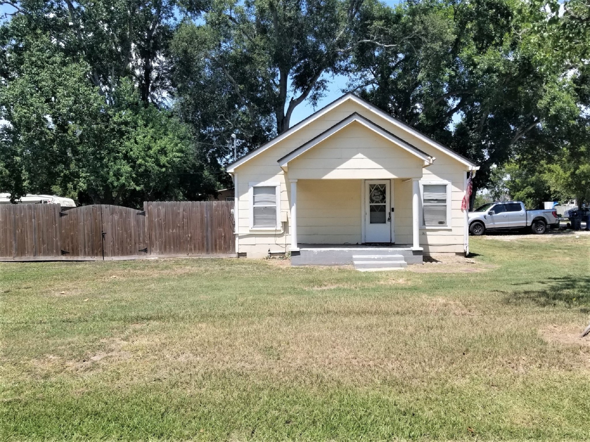 231 N Columbia Street Angleton TX 77515