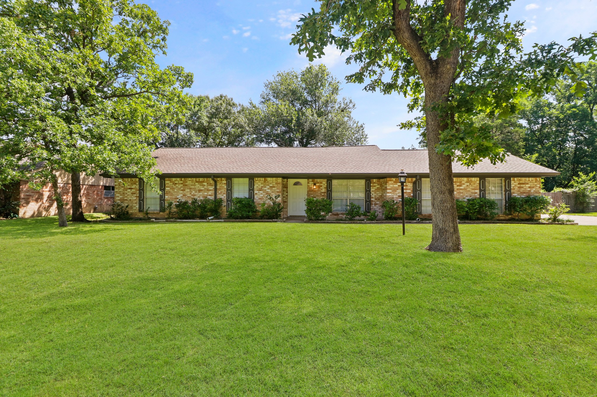 213 Hickory Street Huntsville TX 77320