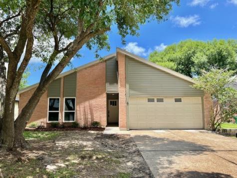 6 Ranch House Loop Angleton TX 77515