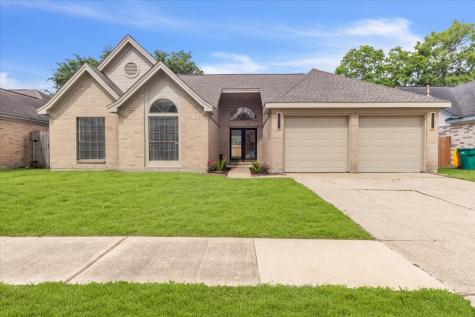 1042 Saint John Drive Pearland TX 77584