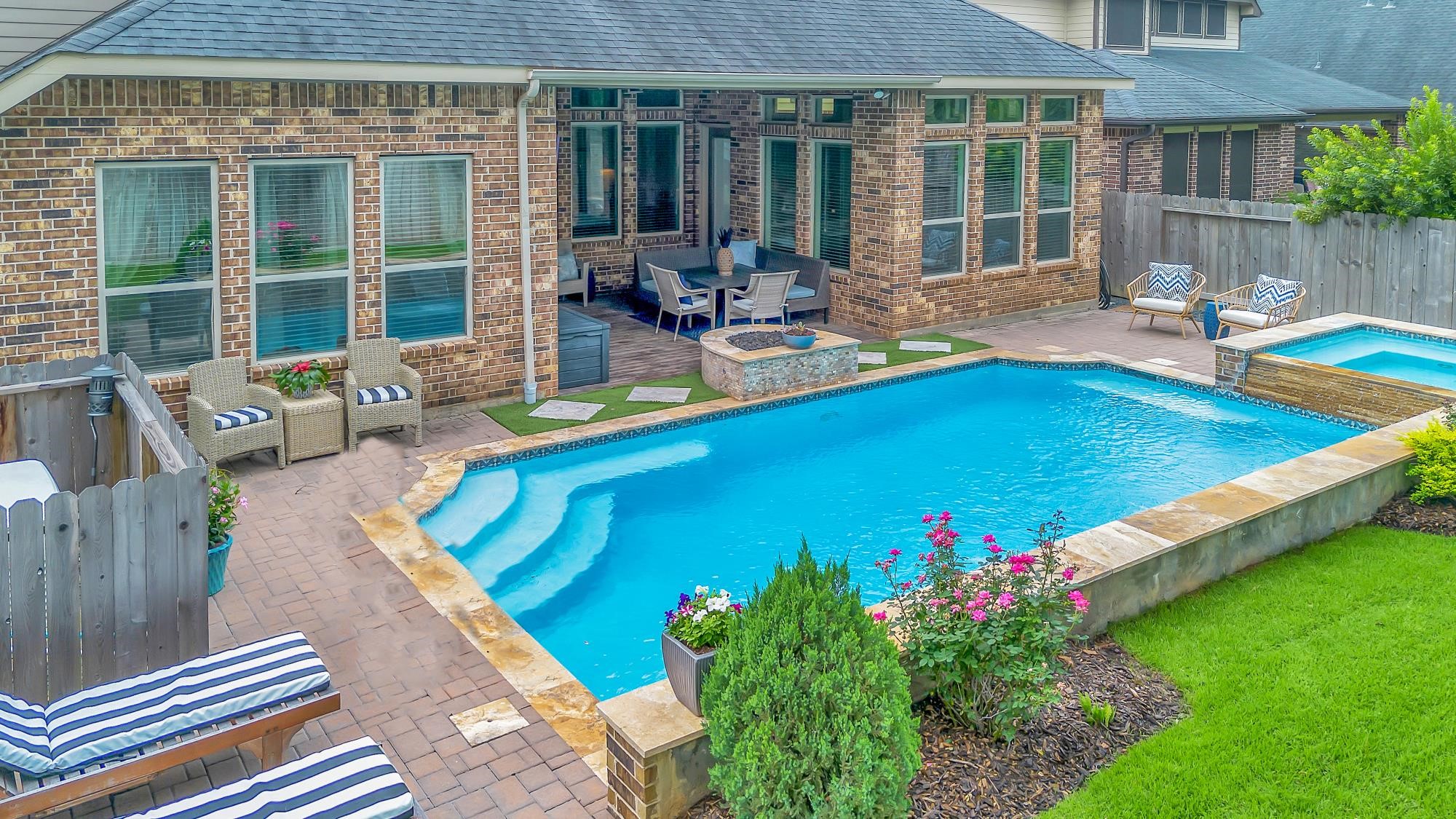 1027 Ginger Glade Lane Pinehurst TX 77362
