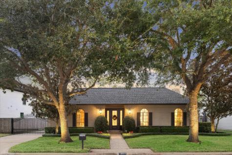 1805 Country Club Boulevard Sugar Land TX 77478