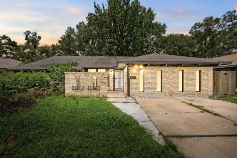 5618 Briarwick Lane Houston TX 77016